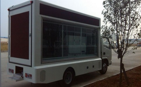 舞臺(tái)車為消防做宣傳
