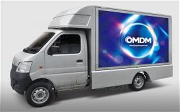 LED廣告車(chē)上路時(shí)有什么是需要注意的