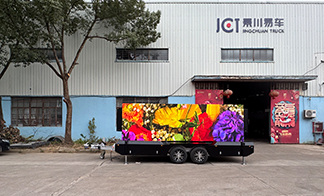 “高亮” LED 顯示屏拖車，宣傳展示的 “移動(dòng)強(qiáng)援”