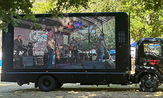 LED移動(dòng)屏拖車(chē)如何重構(gòu)戶(hù)外廣告新生態(tài)